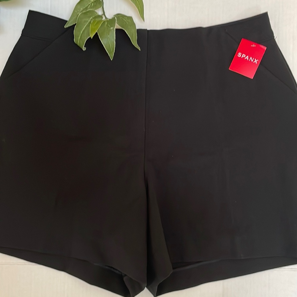 SPANX The perfect A-Line Short